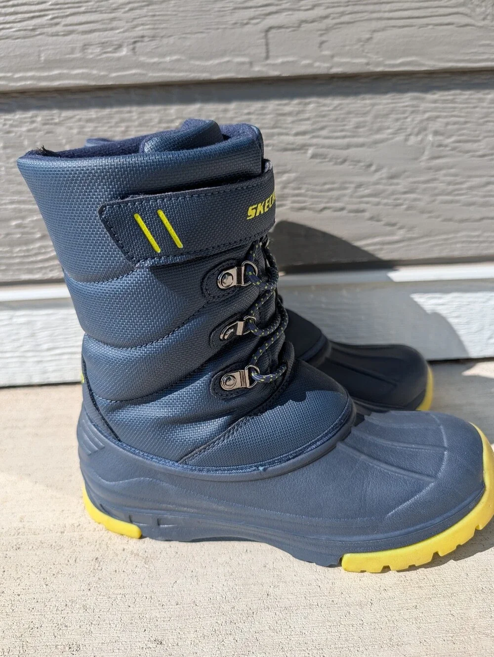 Skechers High Top Waterproof Cold Weather Boots Boys Size 4